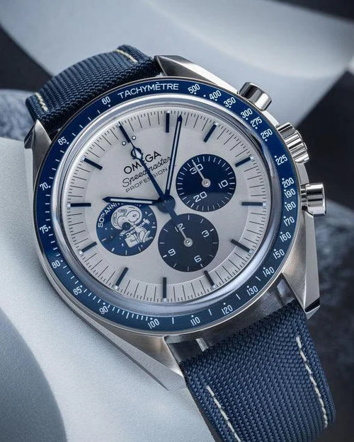 2 relojes premium - Speedmaster Snoopy Anniversary Series – ¡2 colores disponibles durante 24 horas!